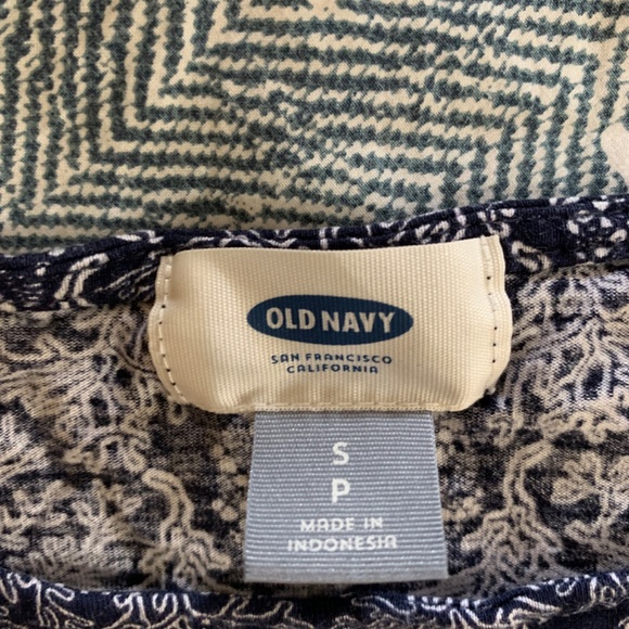 Old navy baby doll t-shirt - Picture 2 of 2